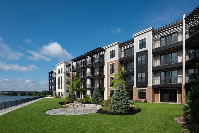 Starbuck Island Luxury Apartment Community