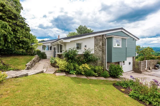 Bryniau Isaf - The Welsh View