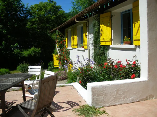 Gite Ariège - aux gites du rasteille à Fougax et Barrineuf