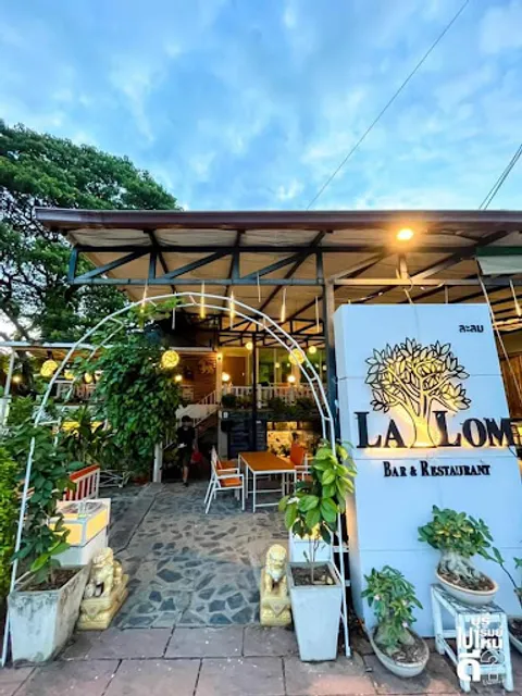 La Lom Bar and Restaurant