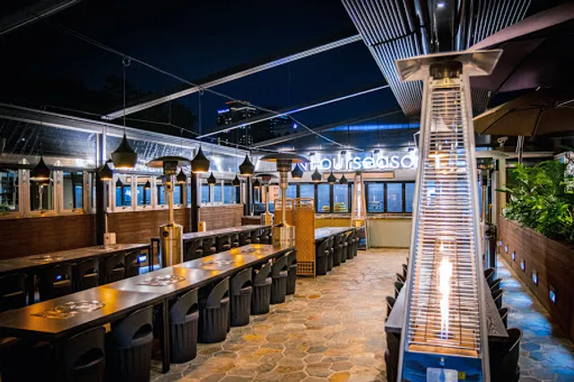 남산의 사계절 (제주 숙성 돈육 참숯 직화구이 전문점)