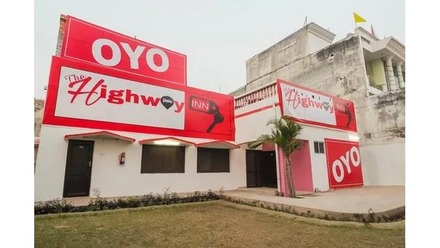 OYO 49566 The Highway Inn