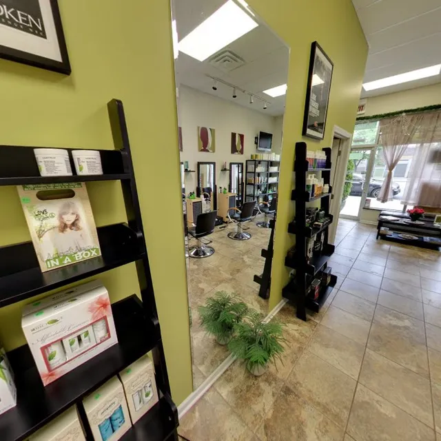 Le Salon Day Spa Natural Cosmetics