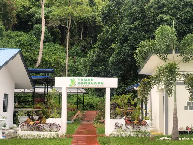 Taman Bandukan Riverside Resort