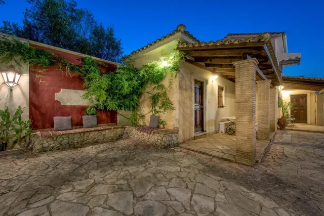 Sarakino: The House of Literature