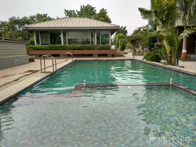 OYO 1968 Hotel Krishna Park Resort