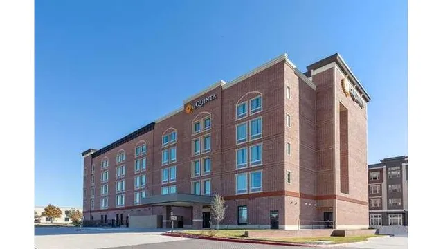 La Quinta Inn & Suites by Wyndham Dallas - Frisco Stadium