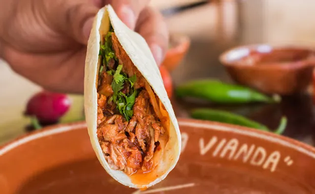 Tacos de Guisados La Vianda Águilas