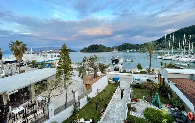 Captain's Seafront Apartments