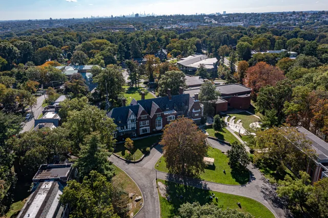 Sarah Lawrence College