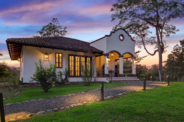 El Lugar Costa Rica Resort