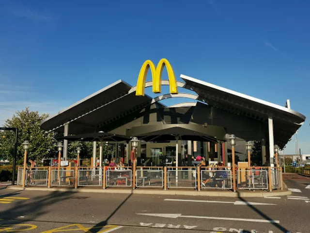 McDonald's Gallions Reach Retail Park- Beckton.