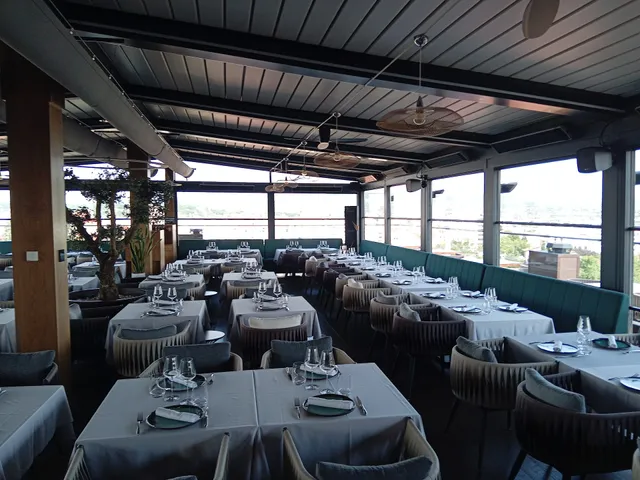C'est La Vie - Rooftop Restaurant