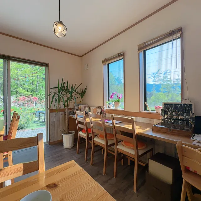 はなもも Caffe Dogrun