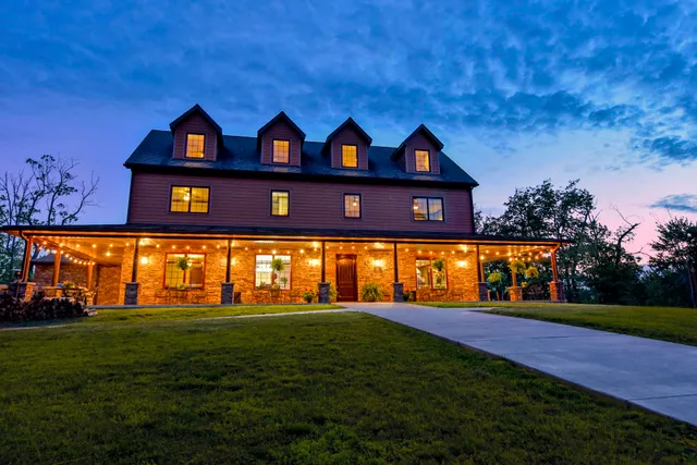 Four Seasons Resort LLC