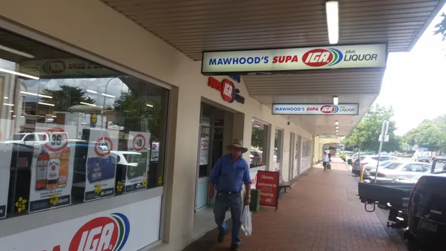 Mawhood's IGA Plus Liquor Oberon