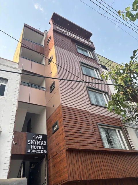 Skymax Hotel