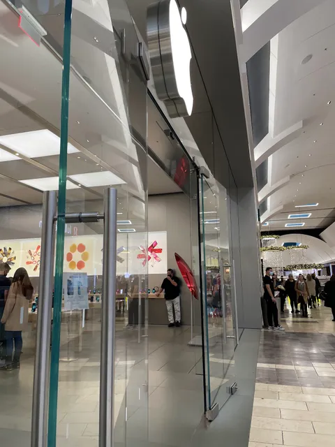 Apple Garden State Plaza