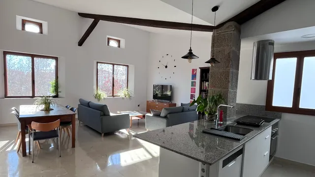 Antiga Biblioteca i Altell: dos apartaments ben diferents