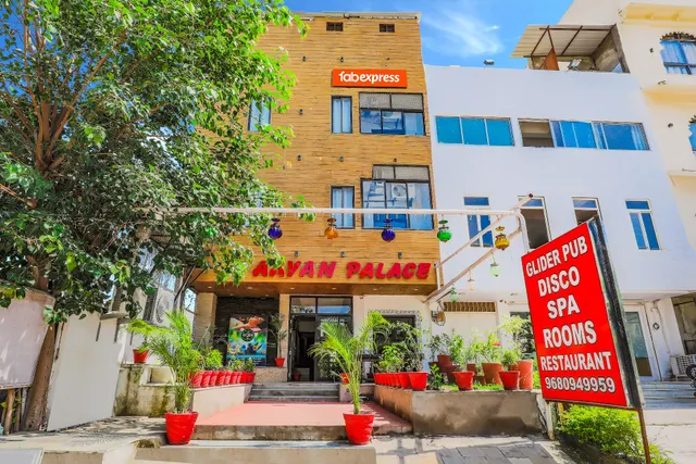 FabExpress Aayan palace