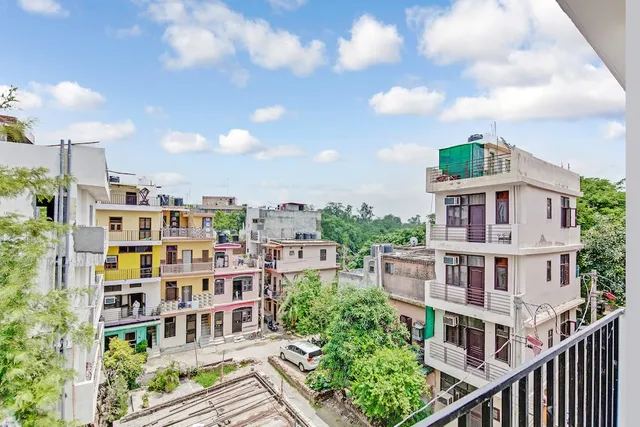 OYO Cozy Stay Lajpat Nagar Central Market Near Lotus Temple