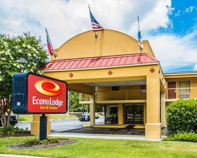 Econo Lodge Inn & Suites Columbus near Fort Benning