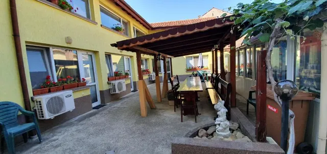 Къща Славяни