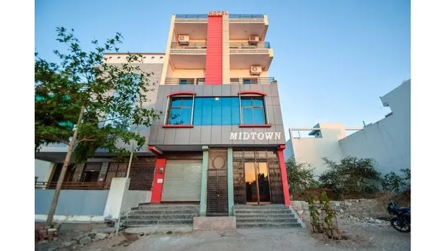 OYO 29879 Hotel Midtown