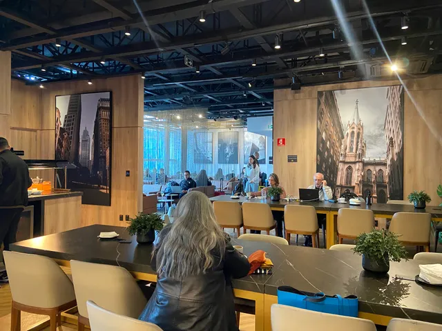 W Premium Lounge - The Pier