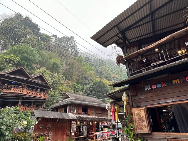 Mae Kum Pong Kid Teng