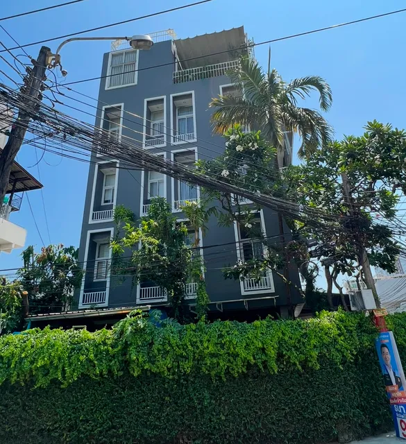 Samsen Suites Spacious