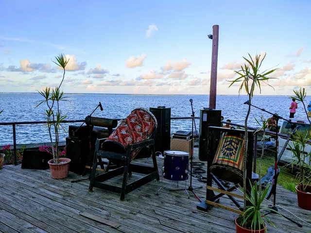 Sails Restaurant & Bar