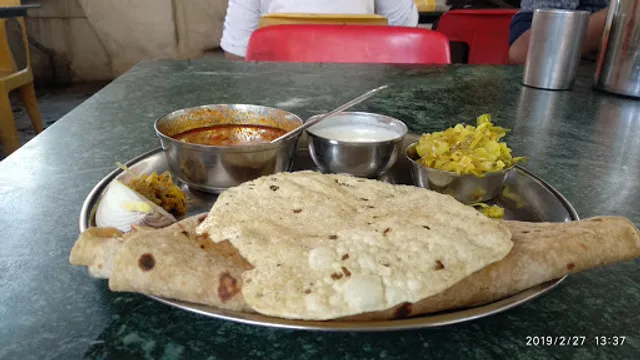 Shri Om Swami Samarth Snacks Centre