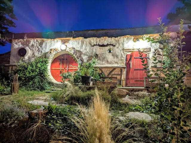 la Terre du Milieu 87. Maison de hobbit et bien d'autres... Nuits insolites et spa privatif en haute vienne