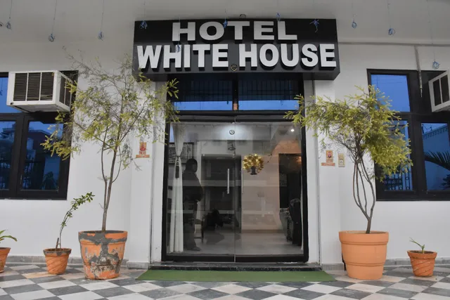 Hotel O White House