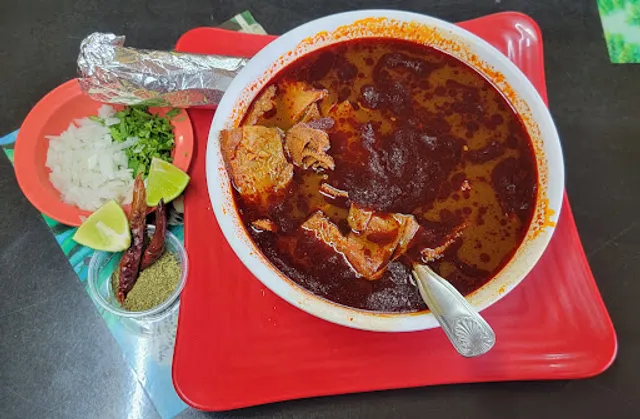 El Tenampa Mexican Restaurant y Tienda