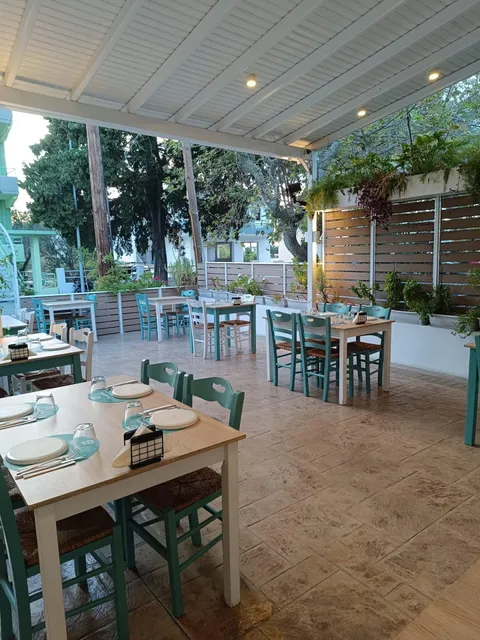 Myrovolos Restaurant | Μυροβόλος- Πειραγμένο Μεζεδοπωλειον