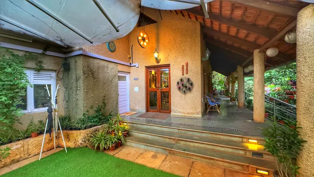 Stay Leisurely Peace Lily Cottage