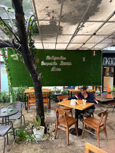 Lamar Coffee and Eatery Gambir