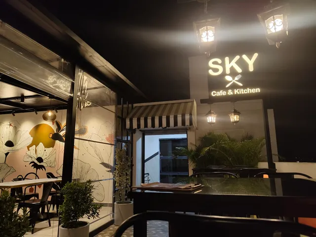 Sky Cafe & Kitchen ( Restaurant )