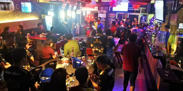 On The Way Pub & Bar Lounge