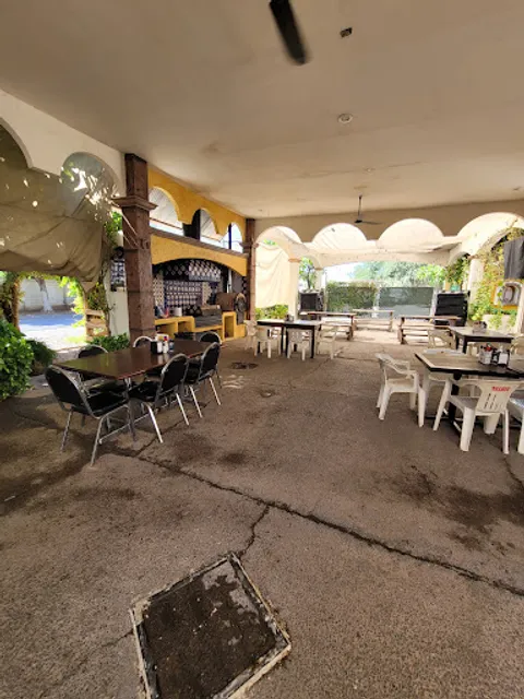 Restaurante La Cahuama de Andres “Aquí con Charlie”