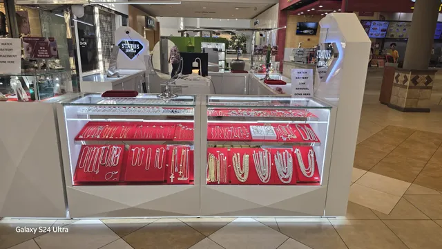 Status Jewels Coral Square Mal