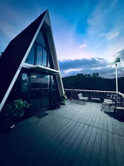 The Queen's Cabin Tanay