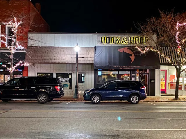 Hook & Hoof New American Kitchen and Cocktail