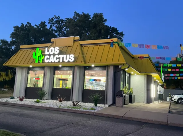 Los Cactus