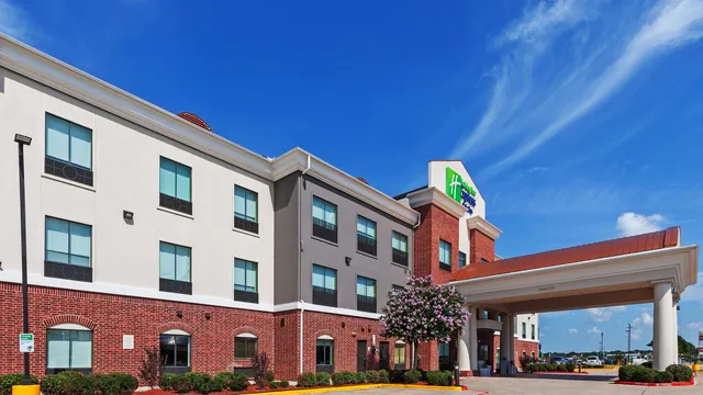 Holiday Inn Express & Suites Sealy by IHG