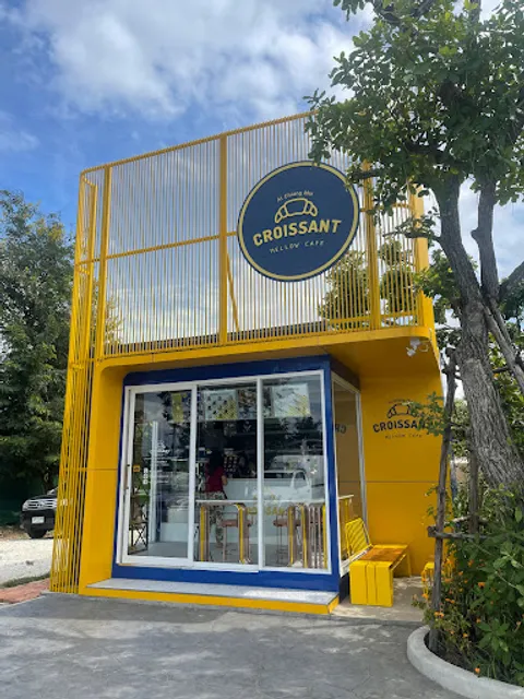 Croissant Mellow Cafe at sannameng PTT station