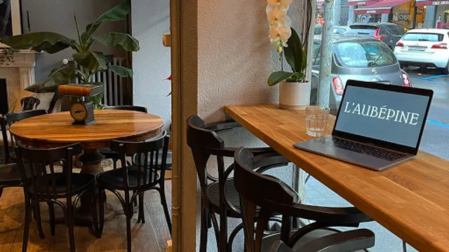 L'Aubépine Café