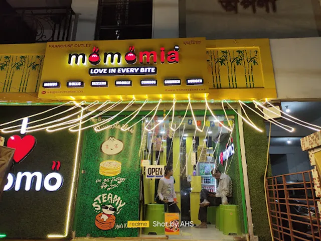 MOMOMIA LOVE IN EVERYBITE